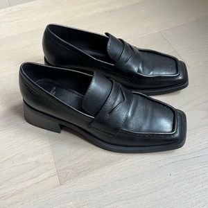 Brand new loafers from Europe,they’re a bit too small for me. Only worn once